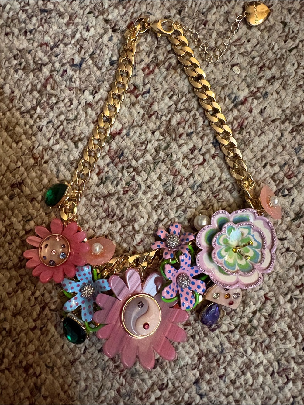 NWOT Betsey Johnson Flower Drama Bib Necklace - Picture 2 of 13